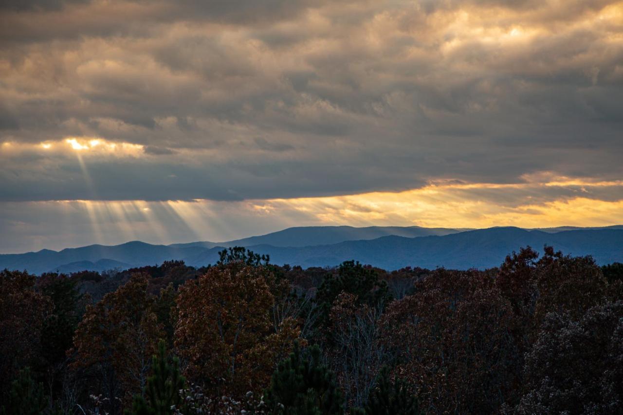 Villa Eagles Crest - Long Range Layered Mountain Views In Peaceful Neighborhood! Mineral Bluff Exterior foto